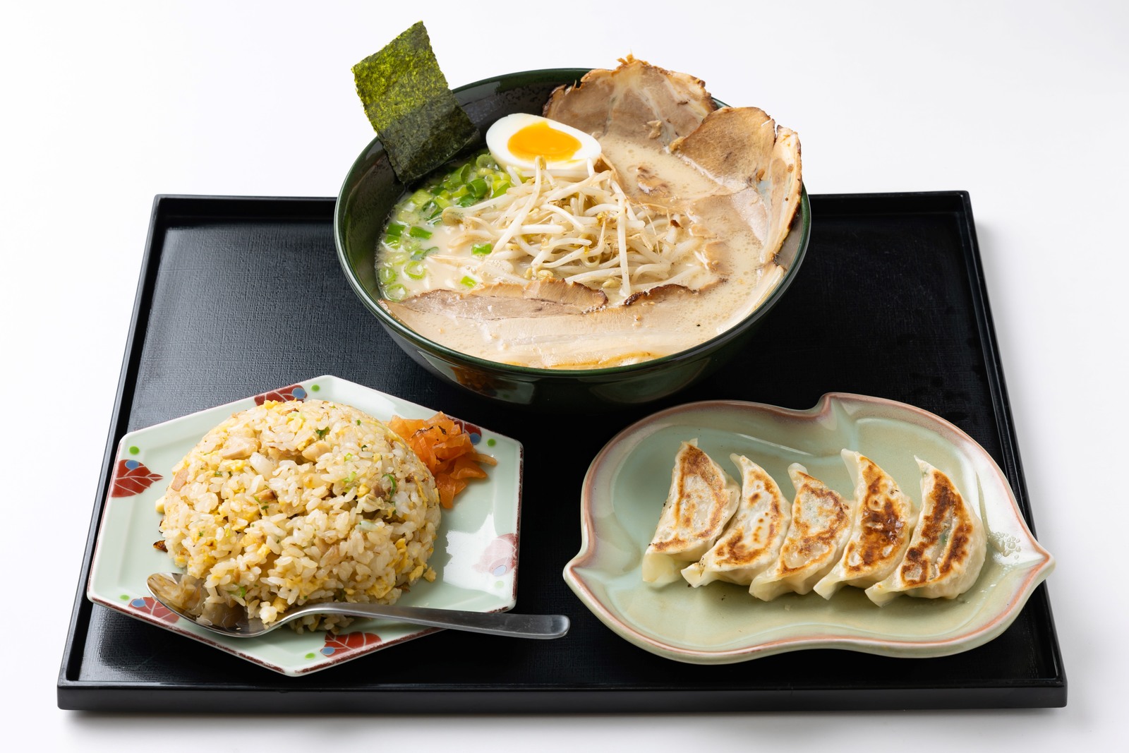 ゆふいんホテル秀峰館 【1泊2食】「ラーメンごくまる」の夕食セットと大分郷土料理がメインの和朝食付プラン
