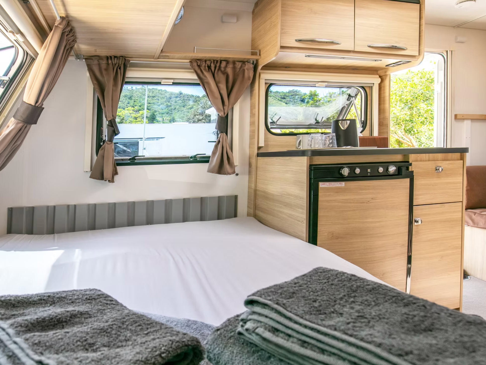 奄美温泉　大和　ハナハナビーチリゾート 収納スペースもあり、機能的な室内空間。