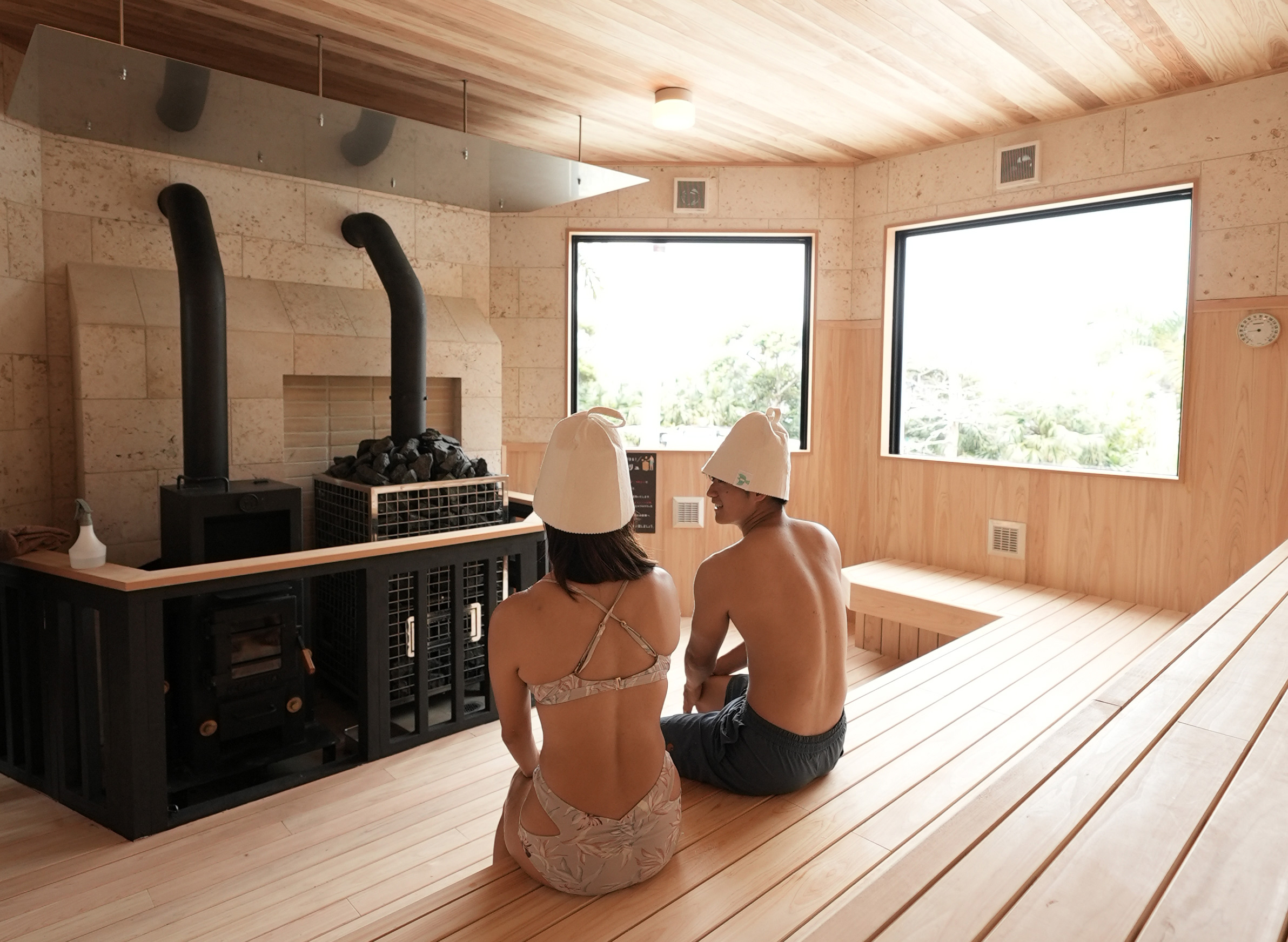 奄美温泉　大和　ハナハナビーチリゾート 【１棟貸し】（朝食付き）天然温泉・サウナ・屋外プール終日利用OK！無料駐車場完備