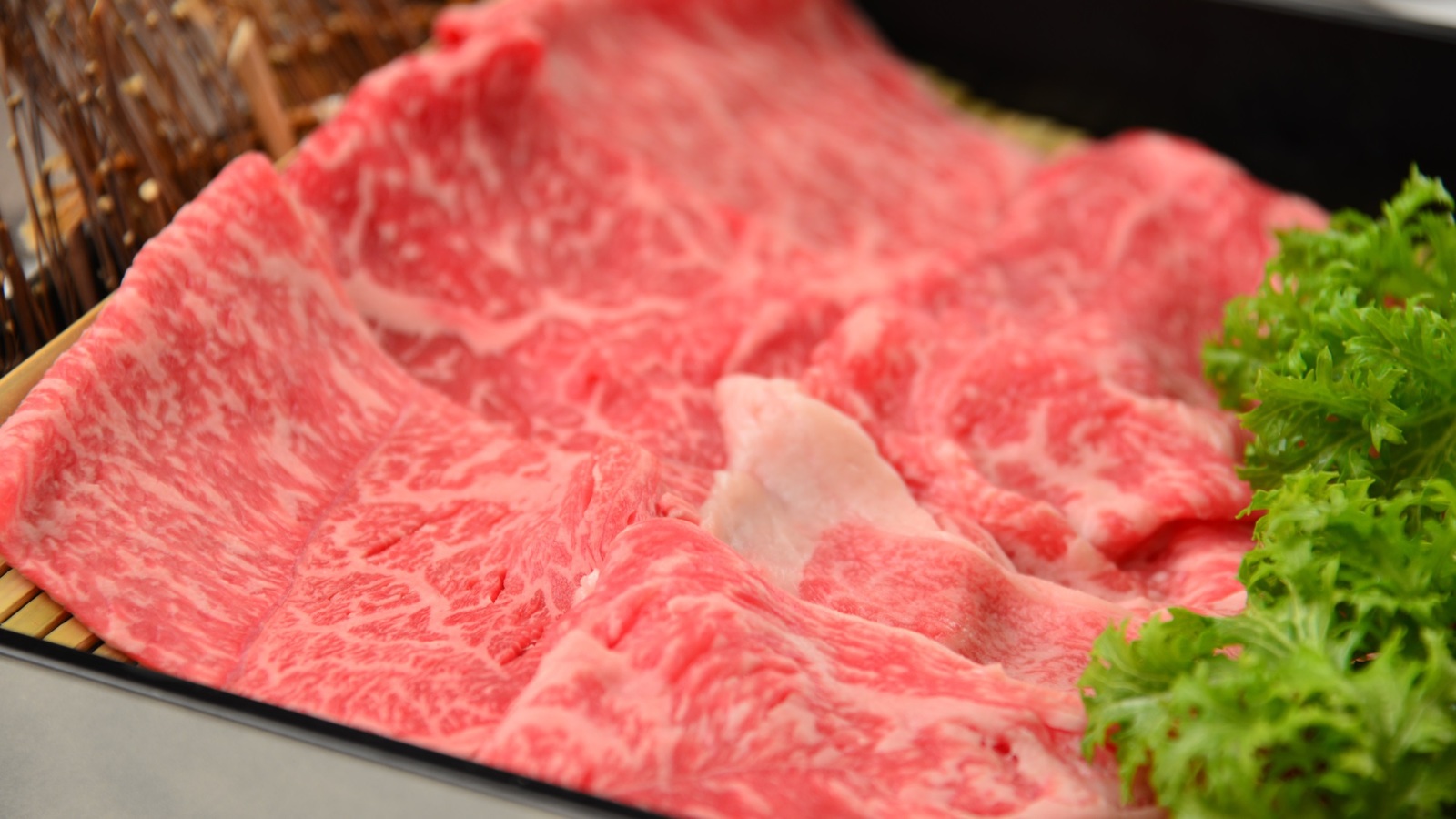 さつまリゾートホテル  【黒毛和牛のすき焼きコース】メインはすき焼き！肉の旨みと甘口ダレの調和を味わう