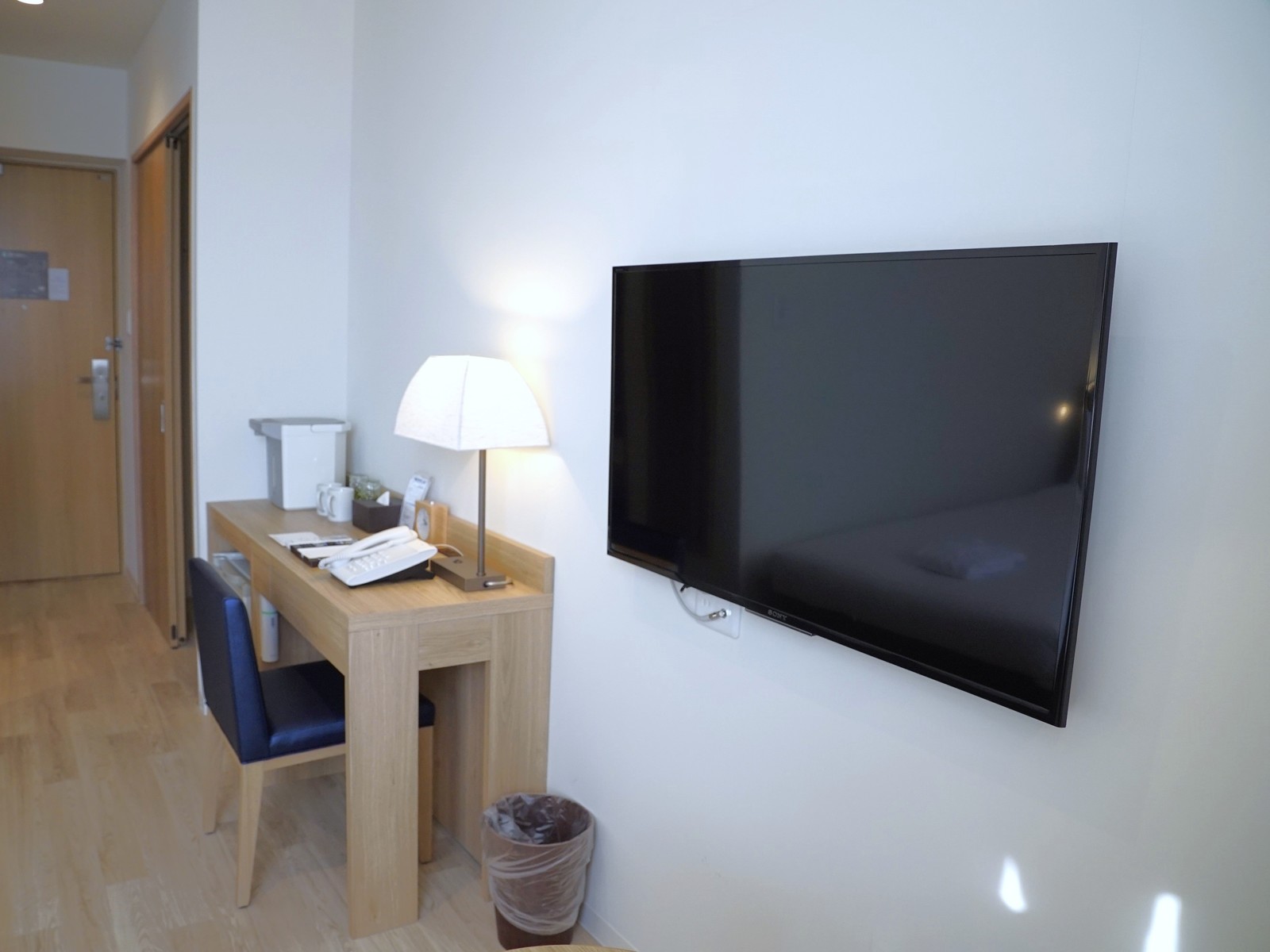 ホテル シーブリーズコーラル 【客室設備】テレビはベッドと向かい合っているので、お昼...