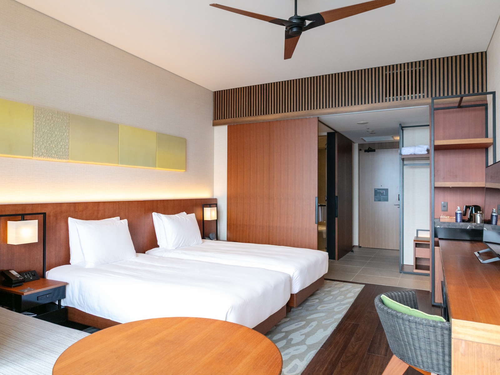 ハイアット リージェンシー 瀬良垣アイランド 沖縄 お部屋はベッド2台とソファベッドを利用して最大5名様（...