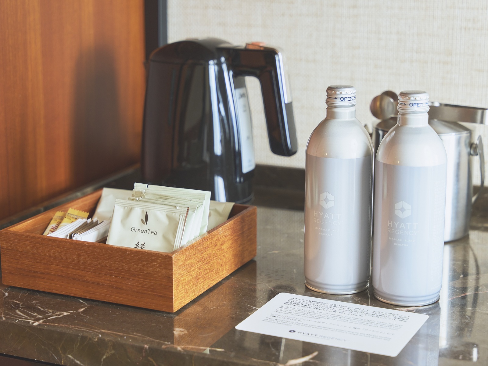 ハイアット リージェンシー 瀬良垣アイランド 沖縄 【ゲストルーム】コーヒー＆紅茶セットをご用意しております。