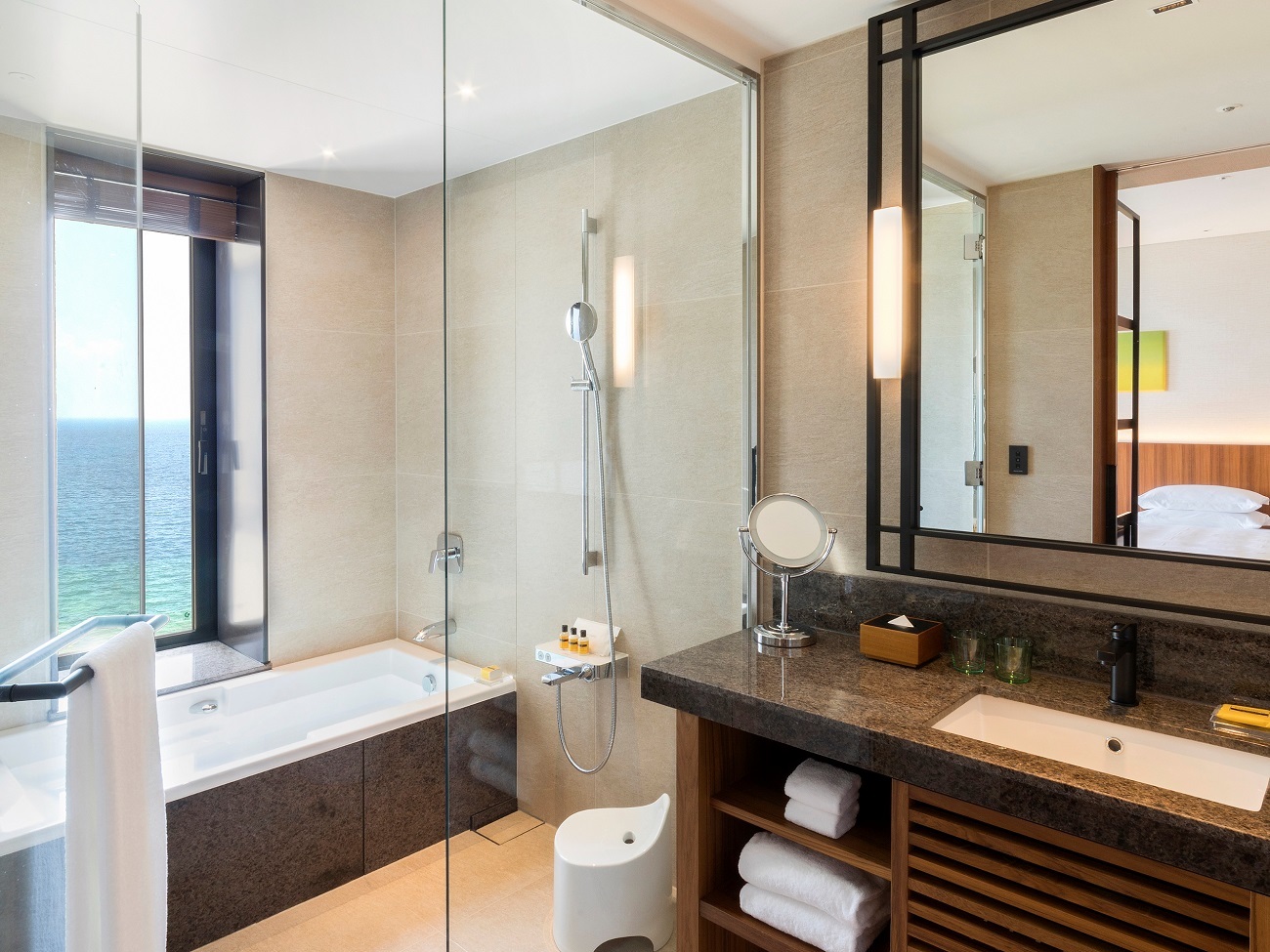 ハイアット リージェンシー 瀬良垣アイランド 沖縄 【デラックス ツイン／プレミアム オーシャンビュー ツ...