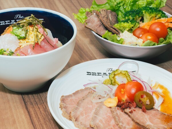 The BREAKFAST HOTEL PORTO石垣島 【早期割120】朝から最高のご褒美！石垣牛ローストビーフと海鮮丼の贅沢朝ごはん！【2名～】（朝食付）