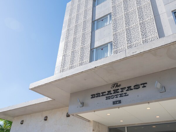 The BREAKFAST HOTEL PORTO石垣島 【早期割120】朝から最高のご褒美！石垣牛ローストビーフと海鮮丼の贅沢朝ごはん！【2名～】（朝食付）