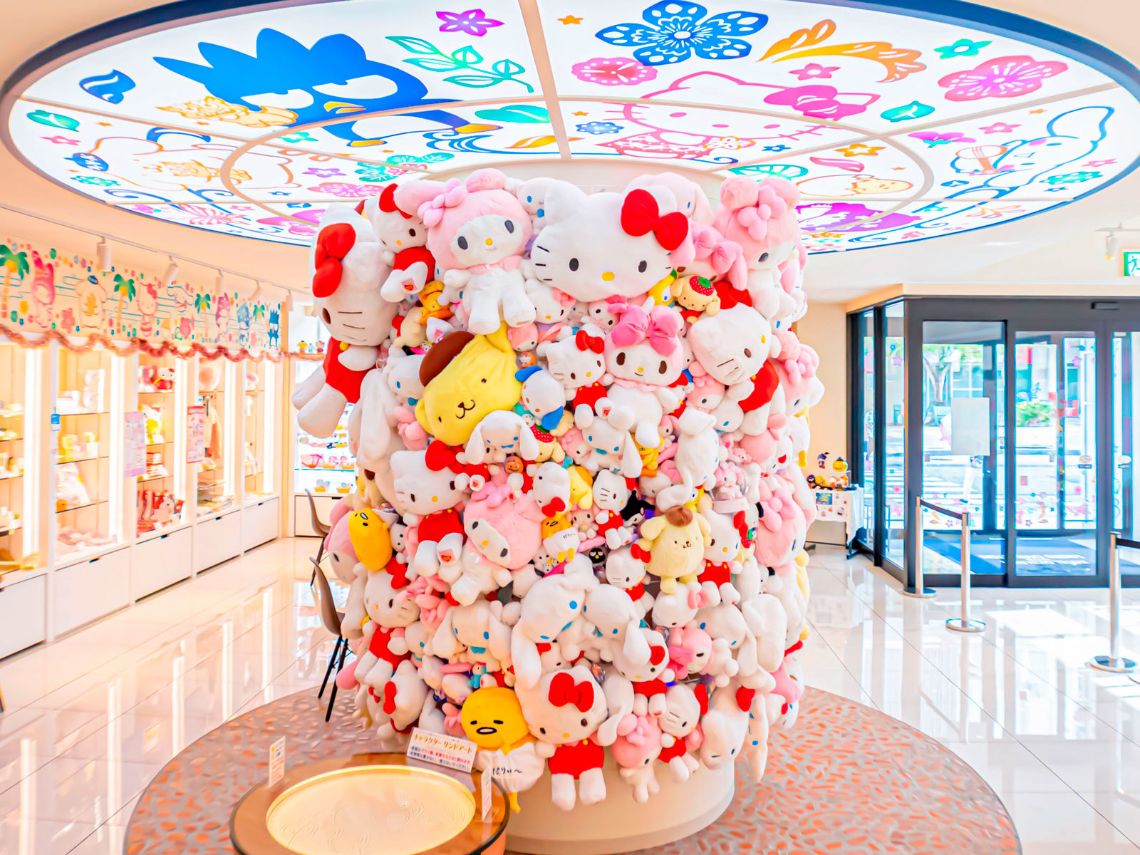 ホテル沖縄withサンリオキャラクターズ s夏旅応援！貸切家族風呂が無料＆1000円館内券付き素泊まりプラン