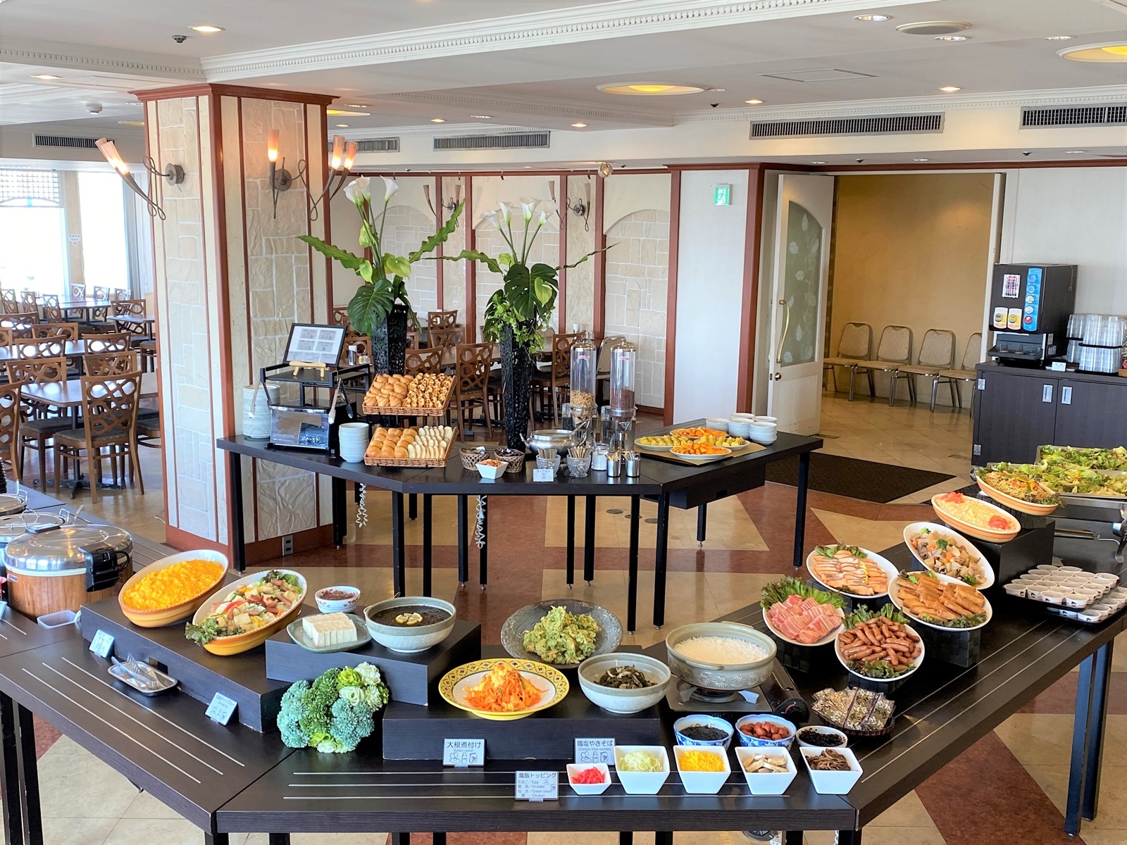 南西観光ホテル 最上階レストランで那覇の市街地を眺めながらご朝食をお楽しみください♪＜スタンダードプラン・朝食付＞