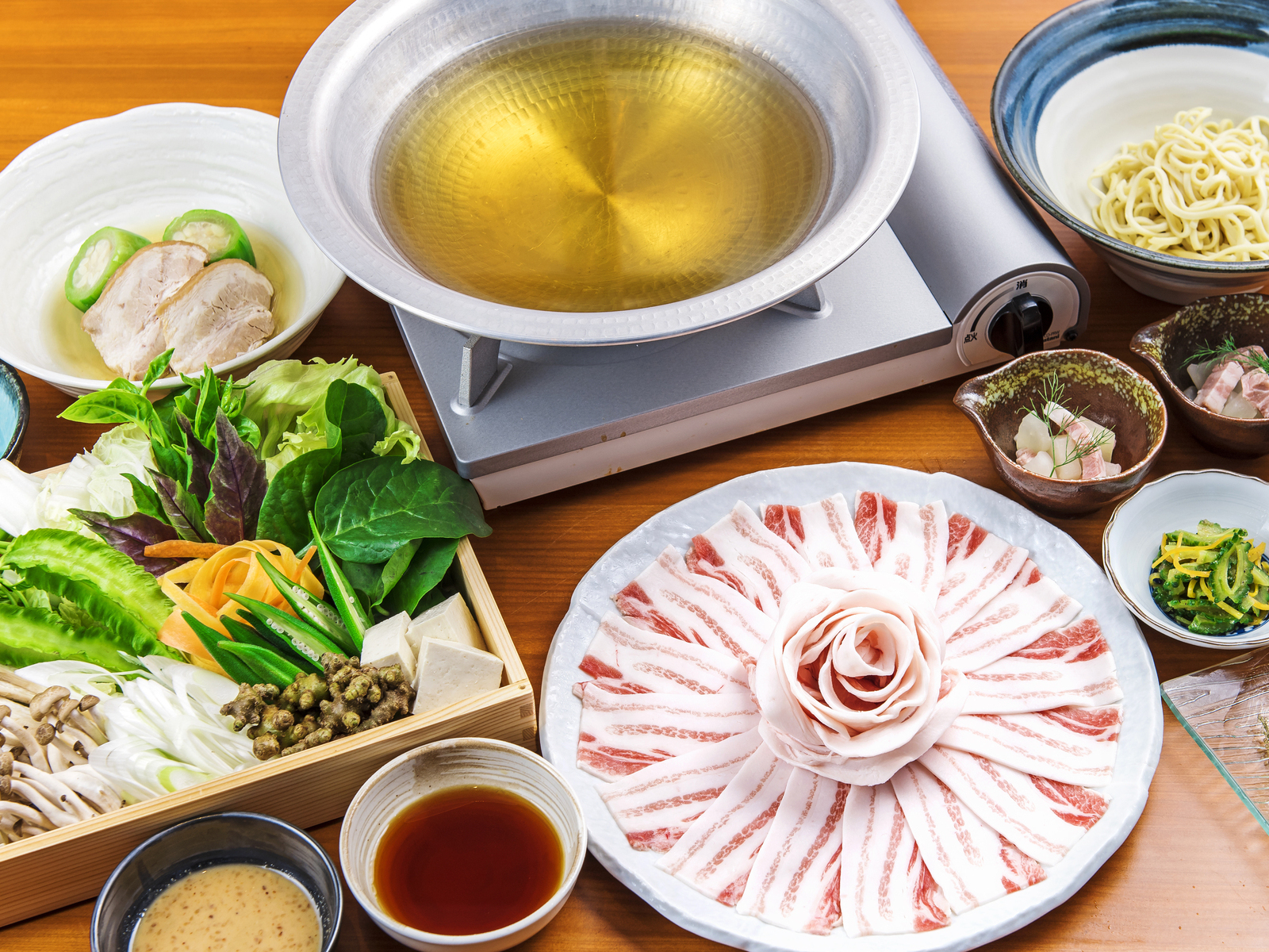 南西観光ホテル 【南西観光ホテル×島しゃぶしゃぶNAKAMA】こだわり出汁のアグー豚しゃぶコースディナー（夕朝食付）