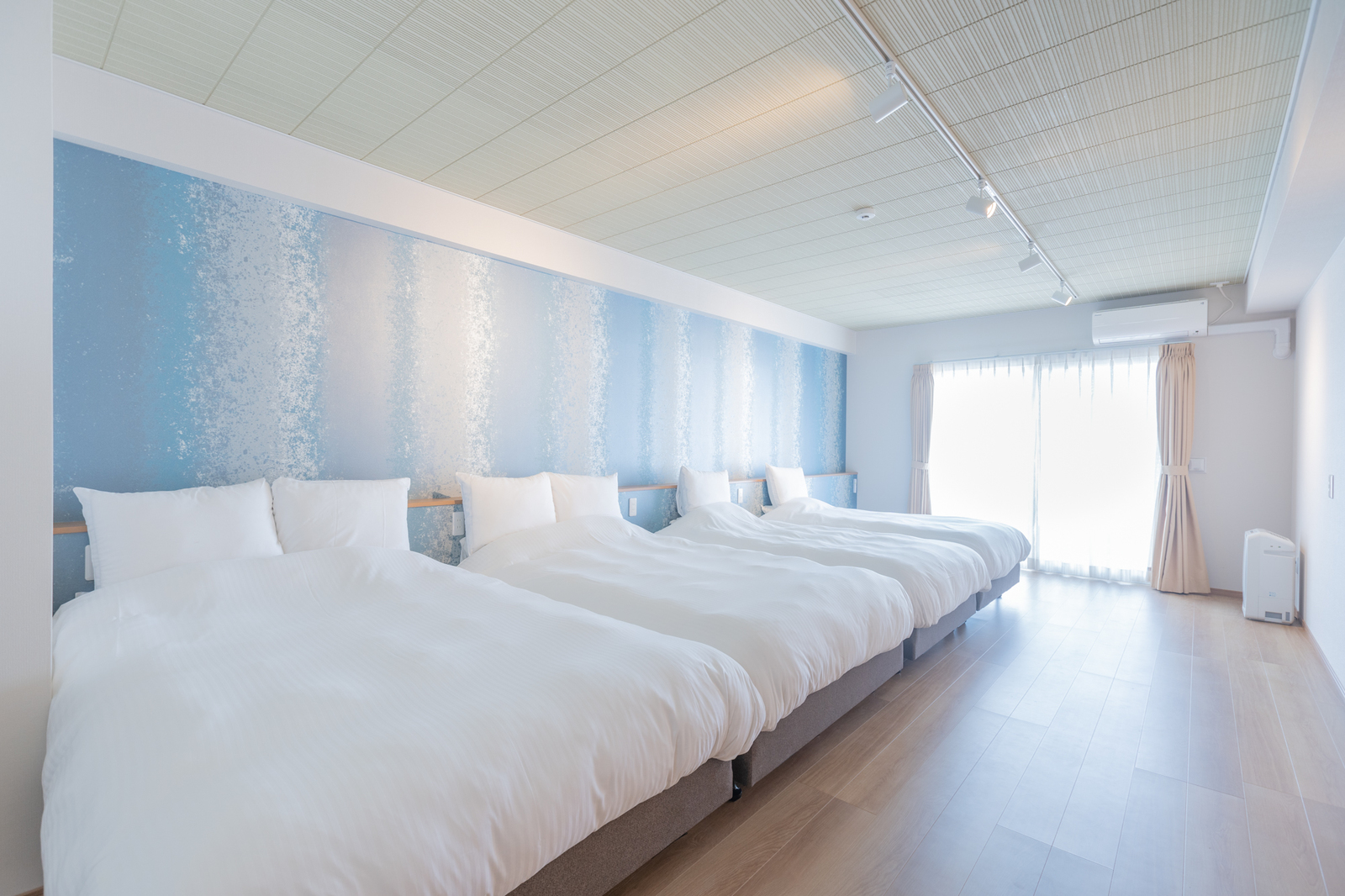 ＮＡＨＡ新都心ＨＯＴＥＬ 【デラックススイート】ベッドルームとトイレはそれぞれ2...