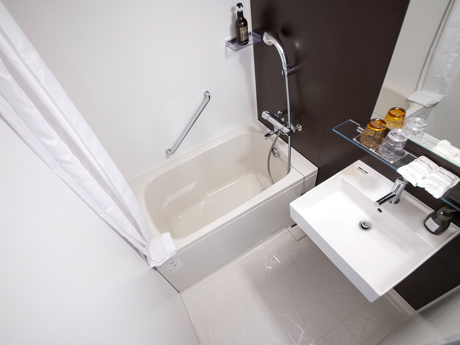 ホテル・トリフィート那覇旭橋 浴槽付きバスルーム Bathroom with dee...