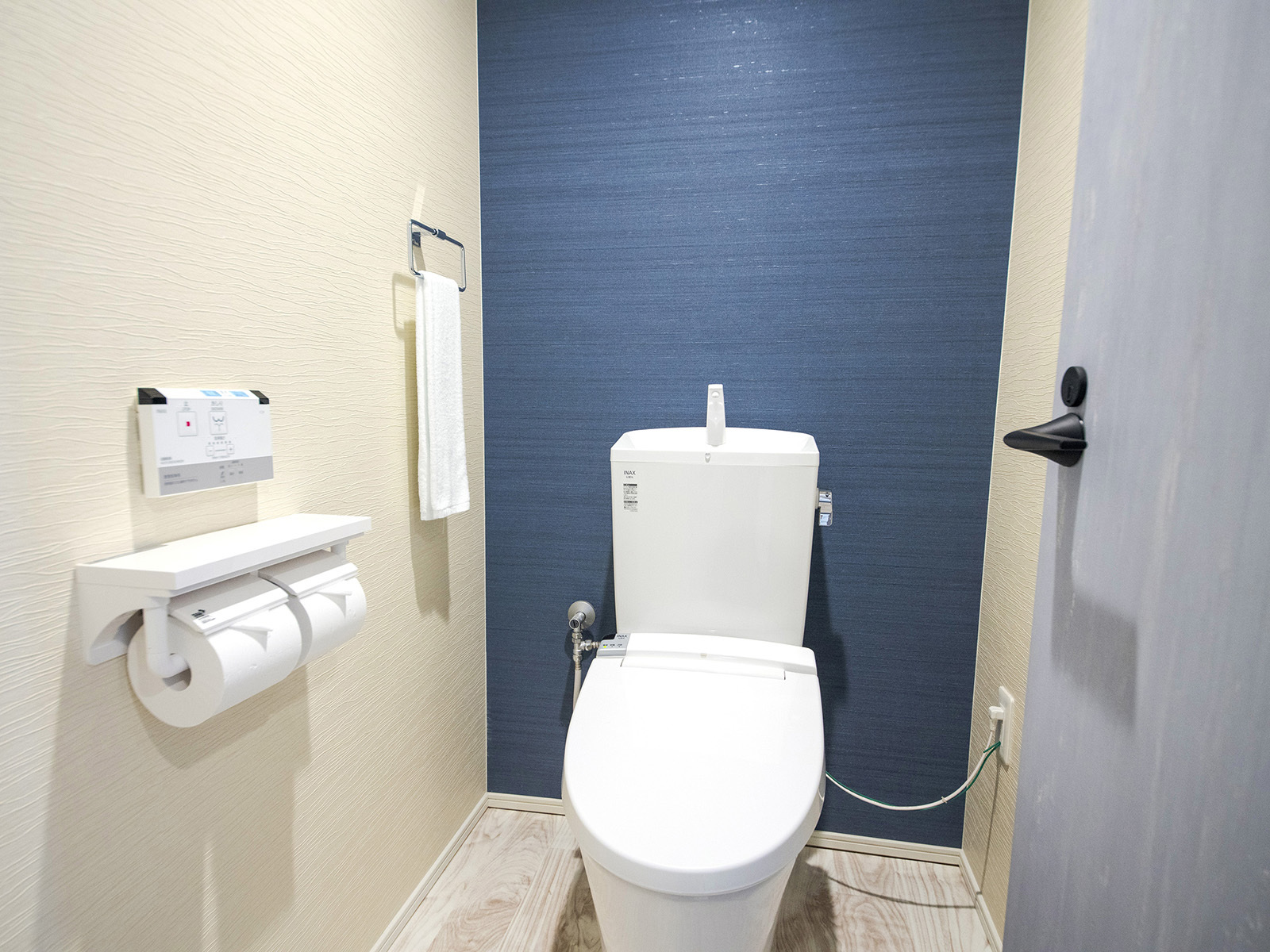 ホテル・トリフィート那覇旭橋 温水洗浄便座付きトイレ Toilet with hea...