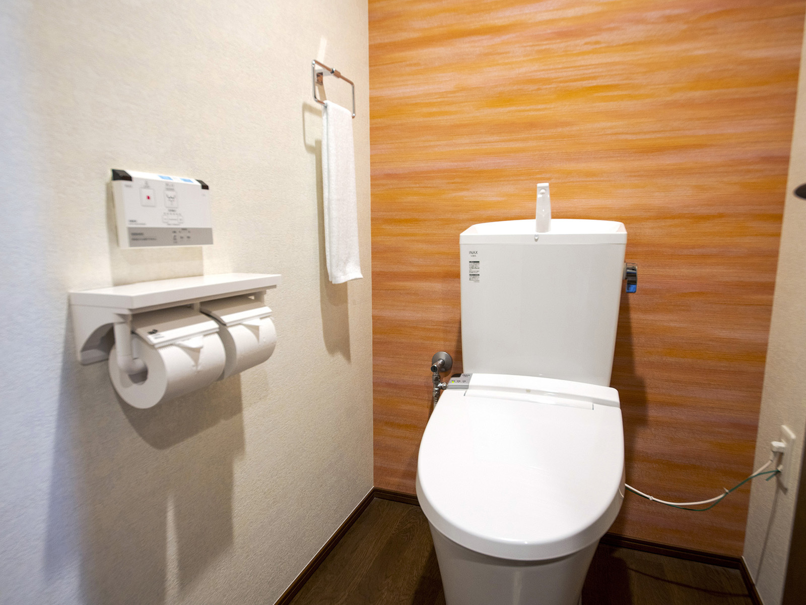 ホテル・トリフィート那覇旭橋 温水洗浄便座付きトイレ Toilet with hea...