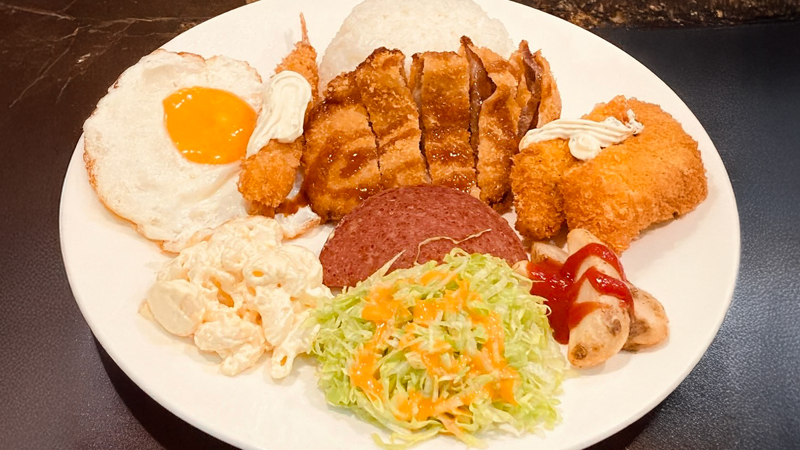 ビクトリアホテル 【早割45日】夕朝食付！選べるディナー(ステーキセット/Aランチ/各種チャンプルー)＋パンバイキング朝食