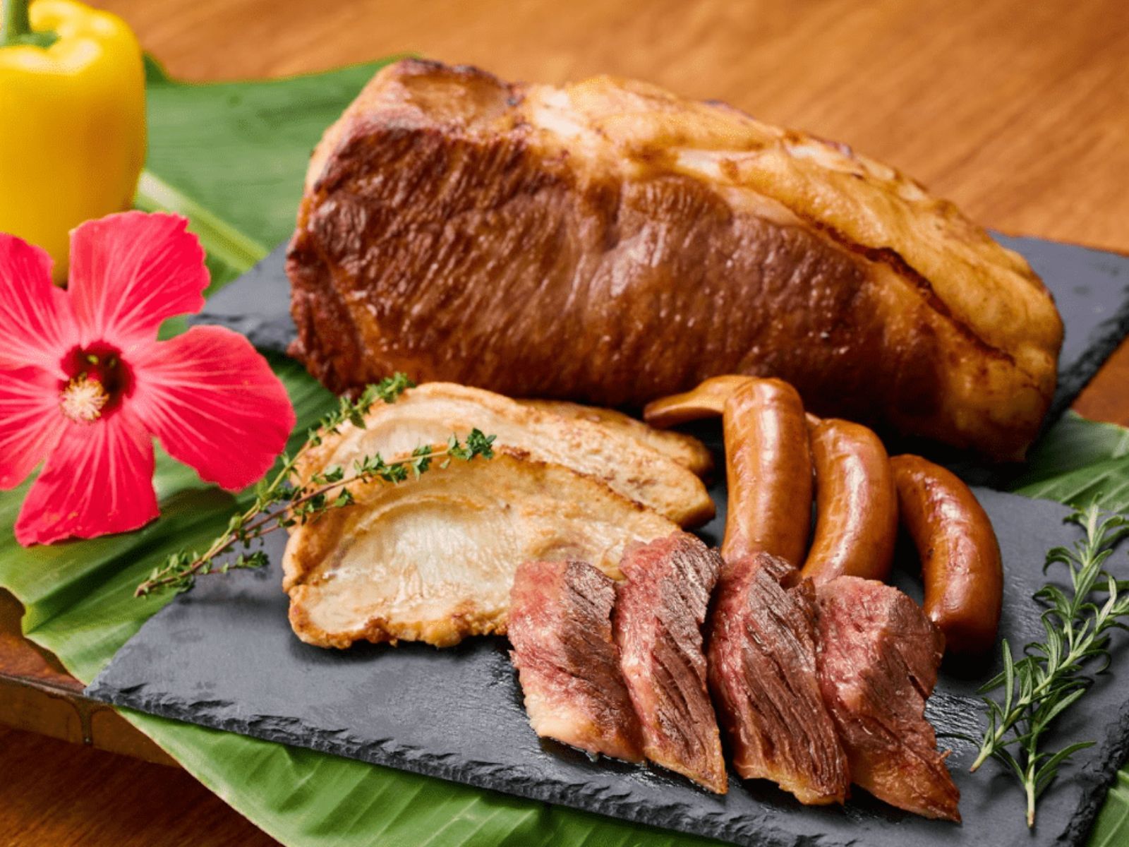 ロイヤルビューホテル美ら海 【夏休み☆連泊限定】滞在中夕食1回付！もとぶ牛ステーキ食べ放題＆90分飲み放題（朝食付）