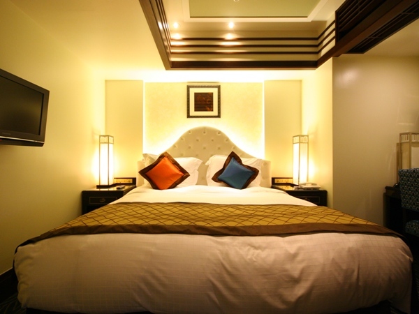 OKINAWA KARIYUSHI RESORT EXES ONNA プレミアグランスイートはツインベッドルームと、ダブルベ...