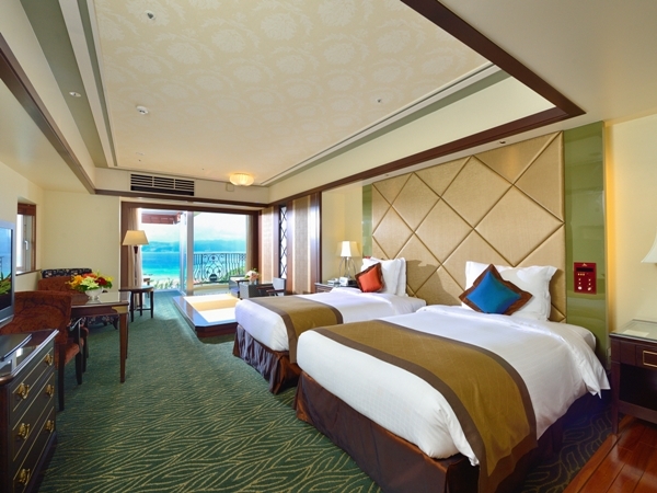 OKINAWA KARIYUSHI RESORT EXES ONNA [8階エグゼスフロア]フロアセキュリティをお守り致します。