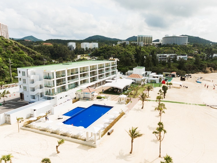 KARIYUSHI LCH.RESORT on The Beach