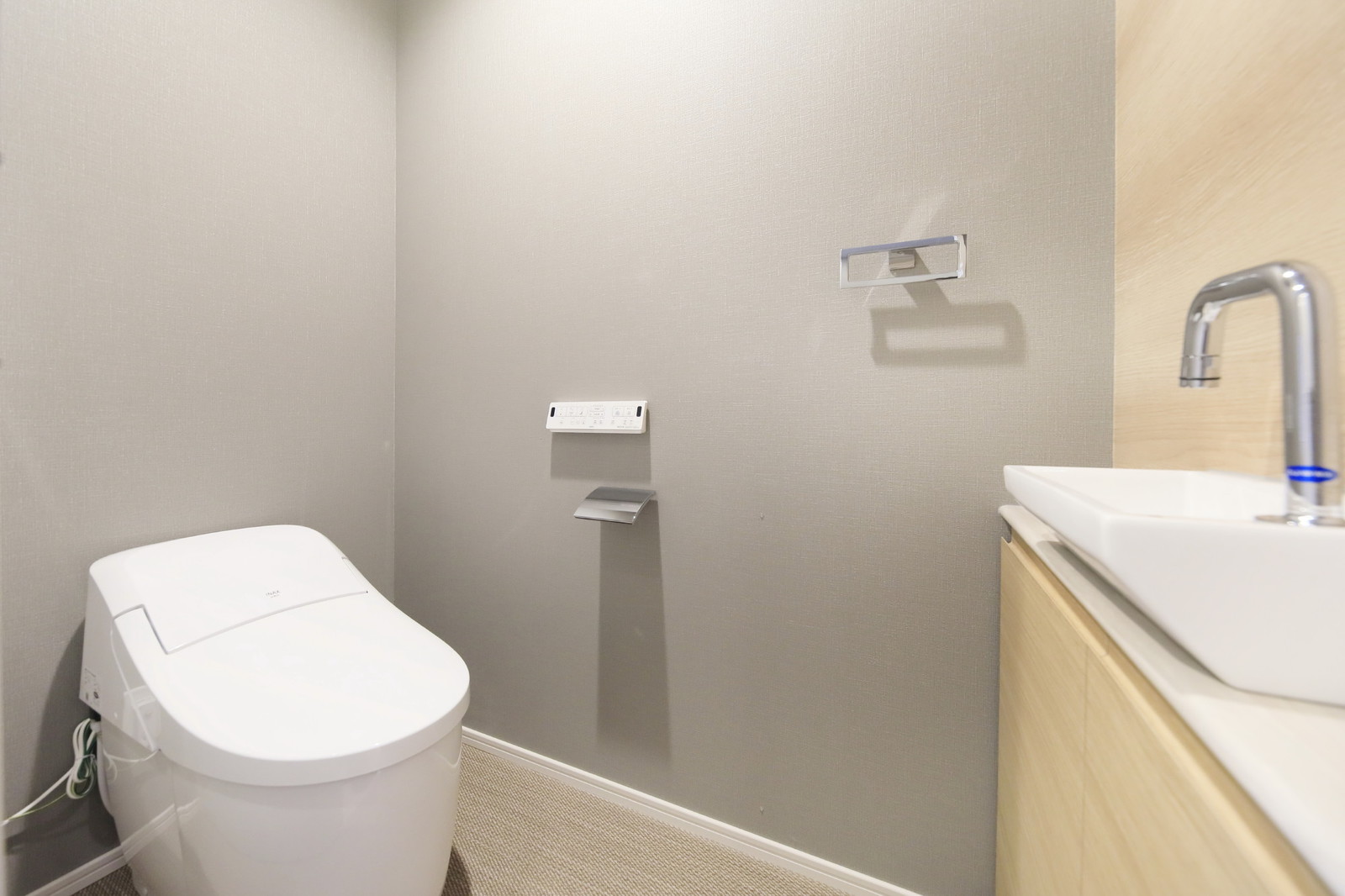 VIVOVIVA石垣島 【客室】全客室洗浄機能付きトイレを設置しております。