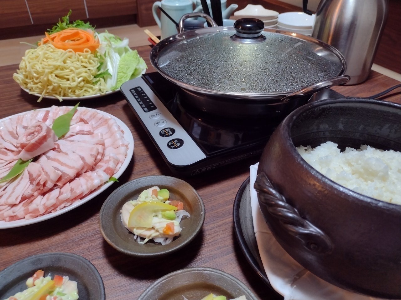 ホテルサンセットヒル ベーシックプラン　2食付　お部屋でしゃぶしゃぶorベランダBBQ